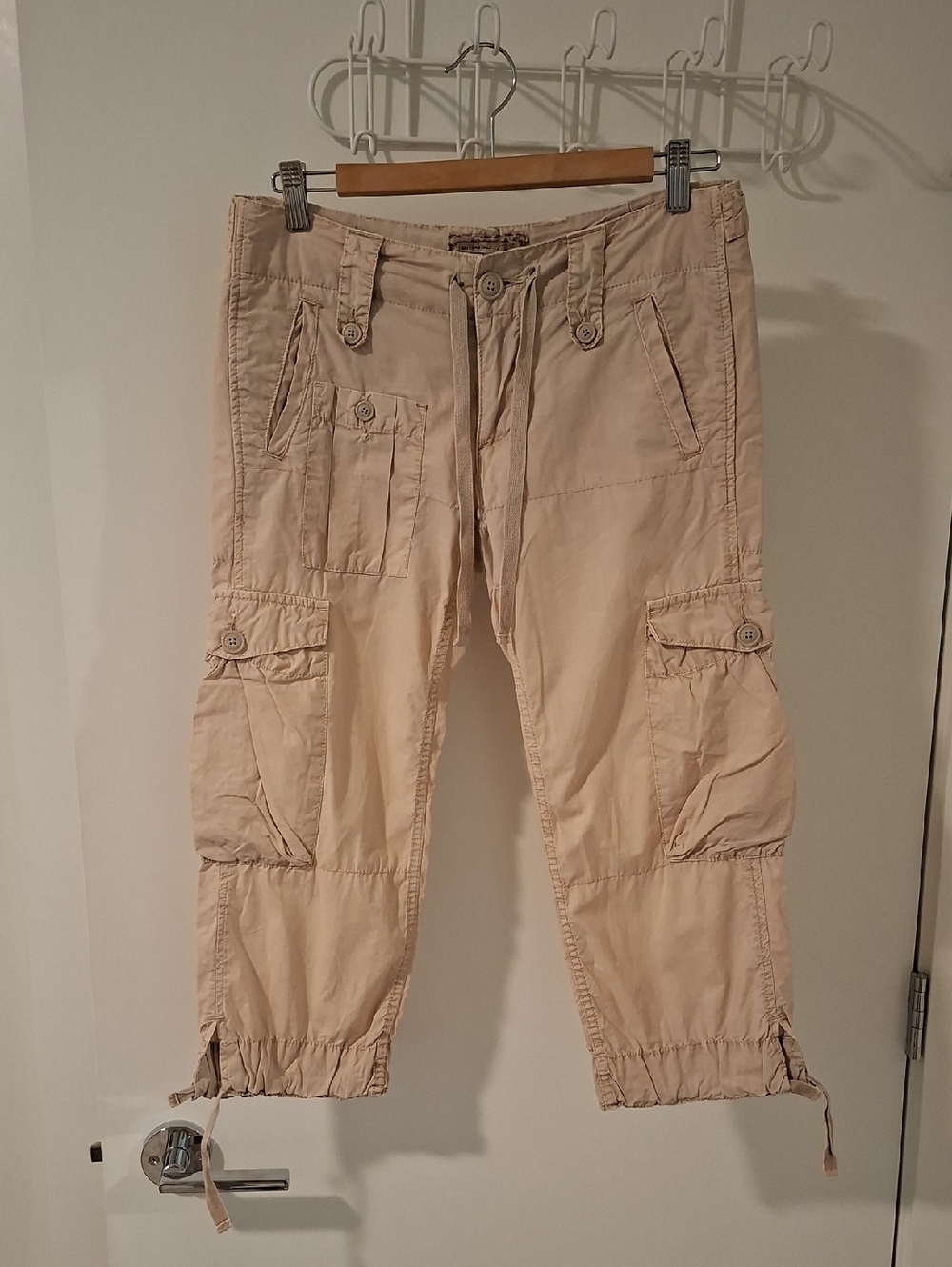 American Eagle Vintage Y2K Low-rise Cotton Tan/Khaki Cargo Capris (Size 0/XS)